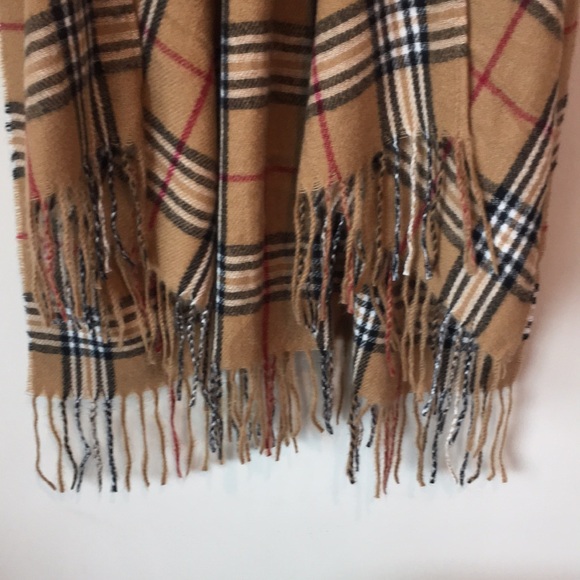 NWOT! Plaid sweater travel wrap/poncho cape. One size. 100% polyester. - Picture 5 of 5